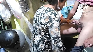 sexy smart housewife and kitchen cooking very sexy gand chudai