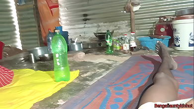 Very sexy Indian aunty crazy fucking hot Kali chut din Mein aunty Ko Chud Diya