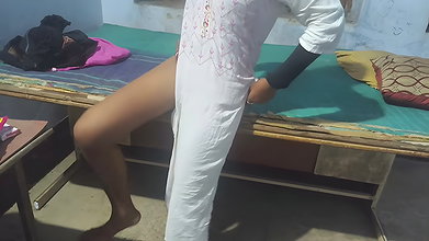 Desi 18 year old Village teen girls first time sex video