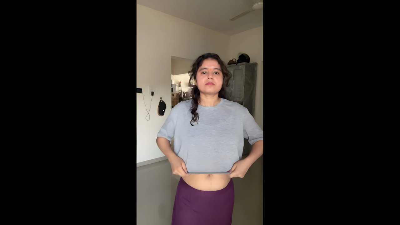 Marathi lady deep navel in grey top 2 2