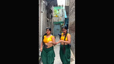 desi twins hot boobs and navel in yellow green costume 2 2