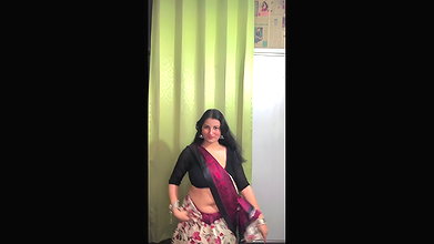 punjabi chubby girl fleshy deep navel and big boos in red black saree 1