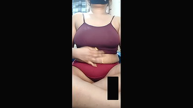 Desi bhabhi showing body on video call