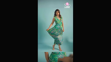 TEMPTING SHRIYA SARAN CUTE CLEAVAGE SHOOT 2