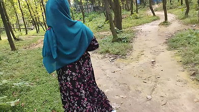 Outdoor sex. While walking in the jungle, he took an Indian Bengali beautiful girl home and fucked her hard. Video Part-01