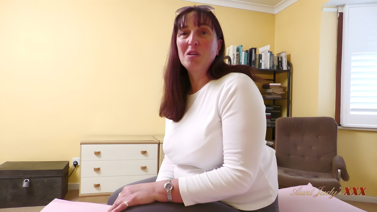 Ruby Cattrall – POV_ Your Landlady Ruby Found Your Porn & Panties Stash