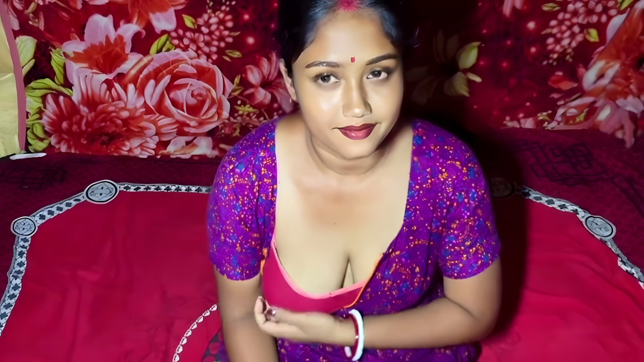 Indian Desi Bhabhi Cleaning Her Private Part Hair