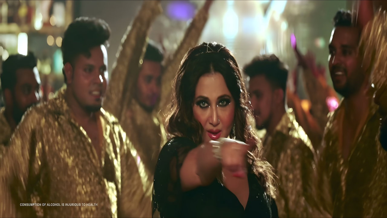 Mukherjee & Paoli Dam Sizzling Assets Tempting Shakes Hot Song HD Bibi Payra