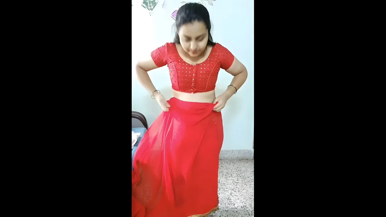 girl saree wearing sexy body and navel expose 2