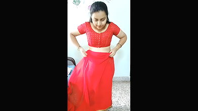 girl saree wearing sexy body and navel expose 2