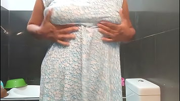 Anne white ‘s First sex lesson from MILF Musterbation in Bathroom