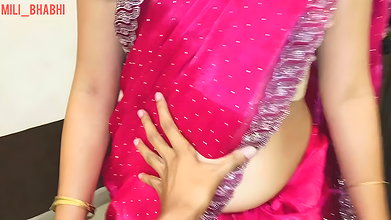 Desi indian Beautiful Room Service OYO MMS Hindi audio, Desi Beautiful Room Survice hardcore tight pussy Sex Xxxx in saree
