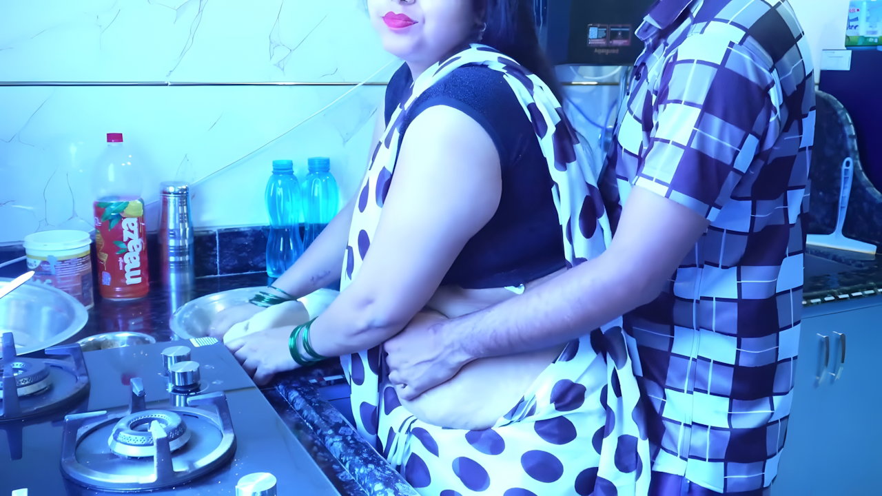 Husband Fucks Wife in Kitchen During Cooking – Indian Sex MMS