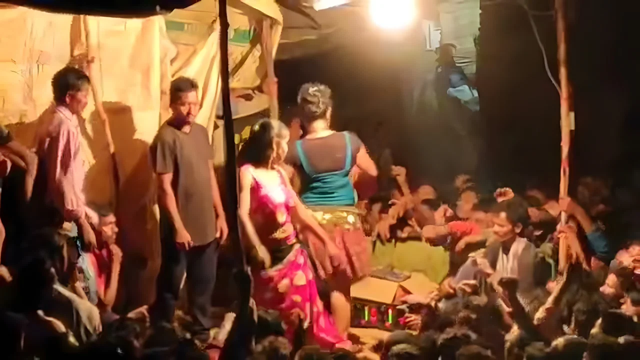 Nude dance show 6