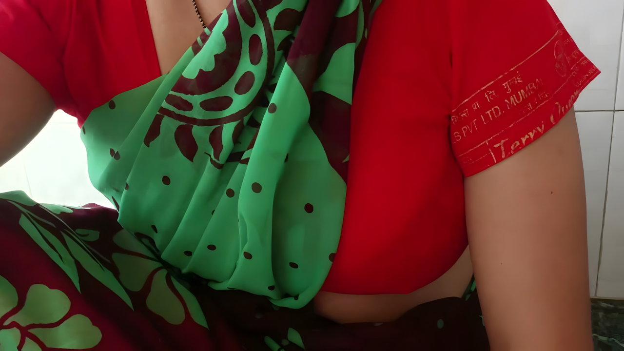 Beautiful Desi Bhabhi First Time Sex with Devar in Kitchen, Indian Girl Tight Pussy Viral Hindi Video