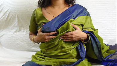 Saree indian aunty fingering orgasm