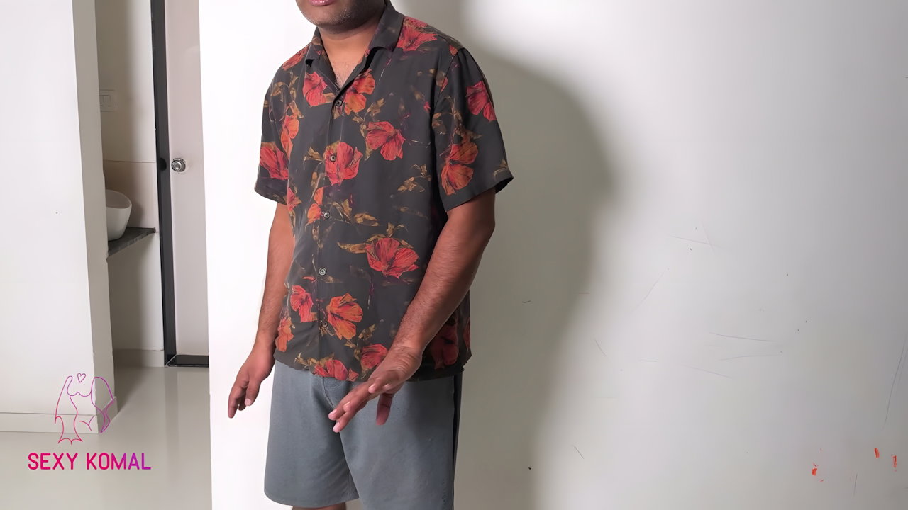 Soft! The owner of the house came to the house to ask for a feast, the husband touched the man in the bathroom, took the owner’s penis in the pussy