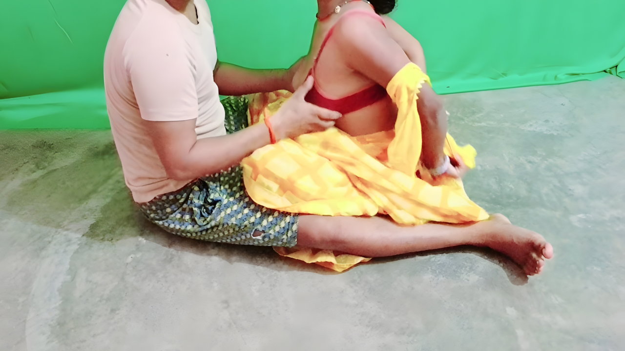 Yellow Silky Sadi and Bhabhi Fucked by Plumber