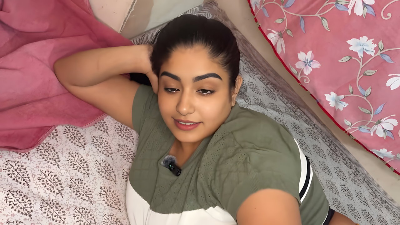 Virgin Stepsister gets fucked in room when our parents isnt home, Desi Hindi sex video