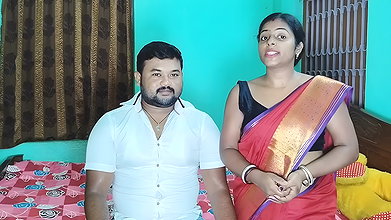 An Unknown Bhabhi hot scene - Navel poked, Back squeezed 2