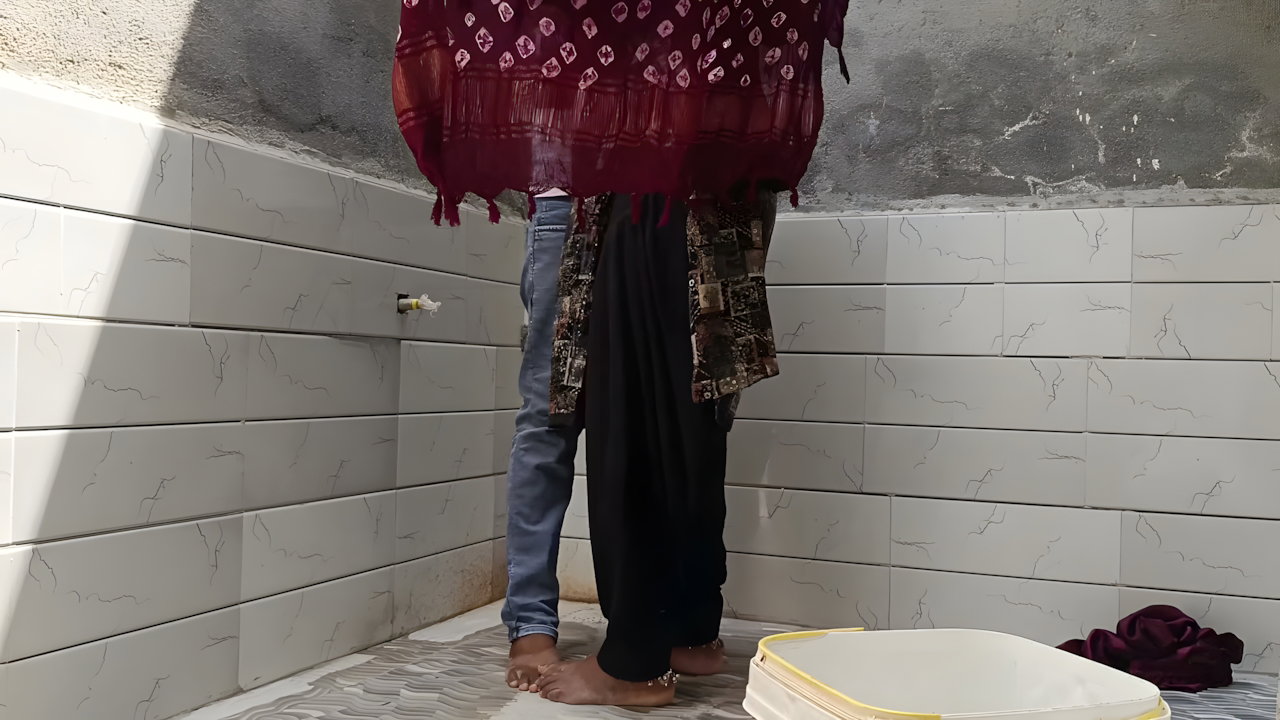 Pati Bahar Gaye the padosi