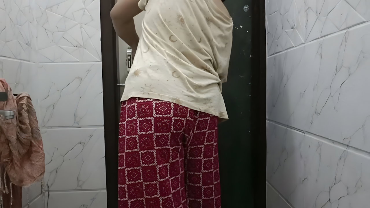 Wife bathroom sex india