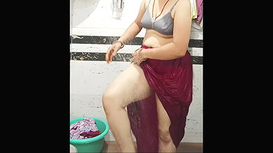 Priya Bhabi Big Ass Bath Show