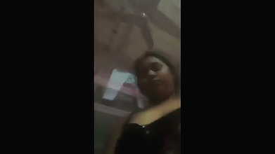 HORNY DESI VILLAGE TANKER SHOWING BIGBOOBS & FINGERING WET PUSSY 2