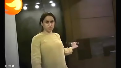 Pakistani Bhabhi Giving Handjob