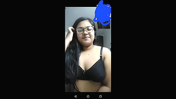 Beautiful Chubby GF Showing Lover On VC