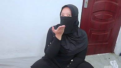 Asian Niqab Girl Doing Her Best to Suck Her Neighbor Dick – Minokiiko