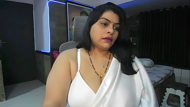 Busty Aunty Tarivishu Licking Her Big Boobs Show