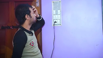 Wife ki friend ko pahle seduce kiya phir bed par patak ke chod diya