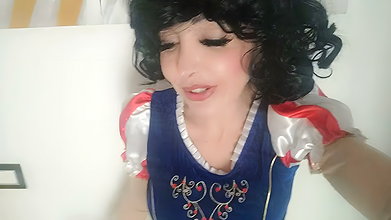 Snow White divore you, stupid dwarf