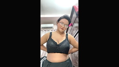 Bangladeshi chasmish hot show her huge saggy melons (2)