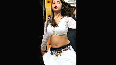 MAYRA KHAN SEDUCTIVE UP STAGE DANCER VIDEOS NAVEL TEASE HQ 3