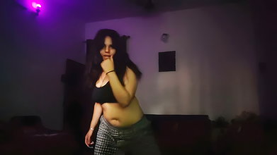 fleshy desi lady flauting navel and boobs in black costume (2) 2