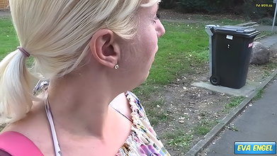 Jana Schwarz LKW Fahrer fickt mich ohne gummi auf dem Parkplatz