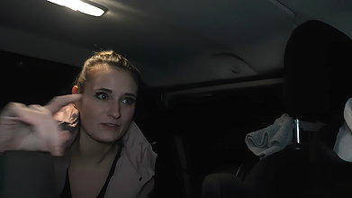Melina May Nachts im Bus auf der Ruckbank auf Dem parkplatz gefickt