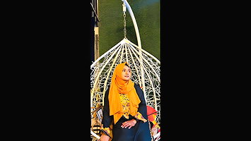 Beautiful Hijabi Mal Showing