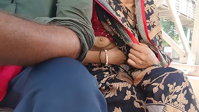 railway station par bhabhi ko sex chda