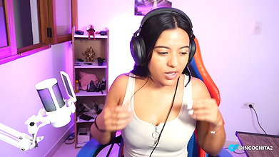 Couple of streamers fuck live