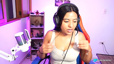 Couple of streamers fuck live