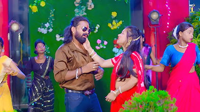 Kusum Singh hot saree song – Navel caressed 2