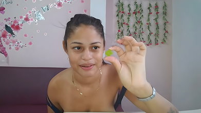 food Candie porn Latina teen with big fat ass putting candies and masturbating her ass hole and eating the candies