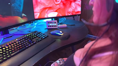 Fucked a Gamer Girl Hard, and She Got an Orgasm From the First Person Close-up