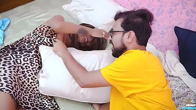 Step sister ko kapde ki lalach me ghori bna kar pel diya