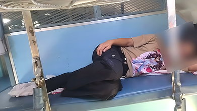 Showing a Girl Her Thick Cock in the Train and Then Having Sex in the Oyo Room, Random Girl Fucked in the Oyo Room Hindi Audio