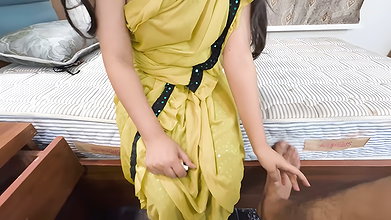 Maid Ko Ghar Mein Paise Chori Karte Pakda
