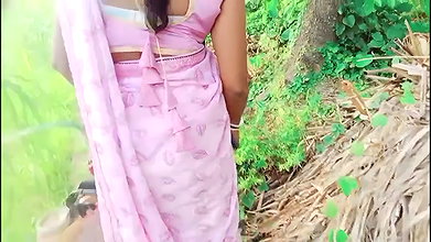Desi Bhabhi Urineing in the Field Before Fucking